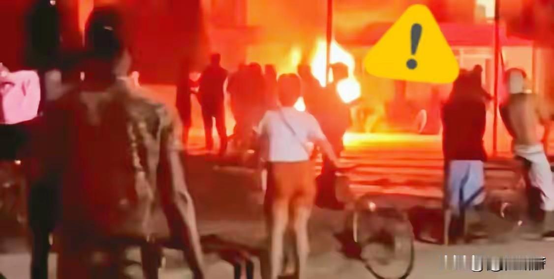 炸锅了！古巴彻底乱了：
​古巴中部城市莫隆发生严重抗议事件，抗议者冲入执政党办公