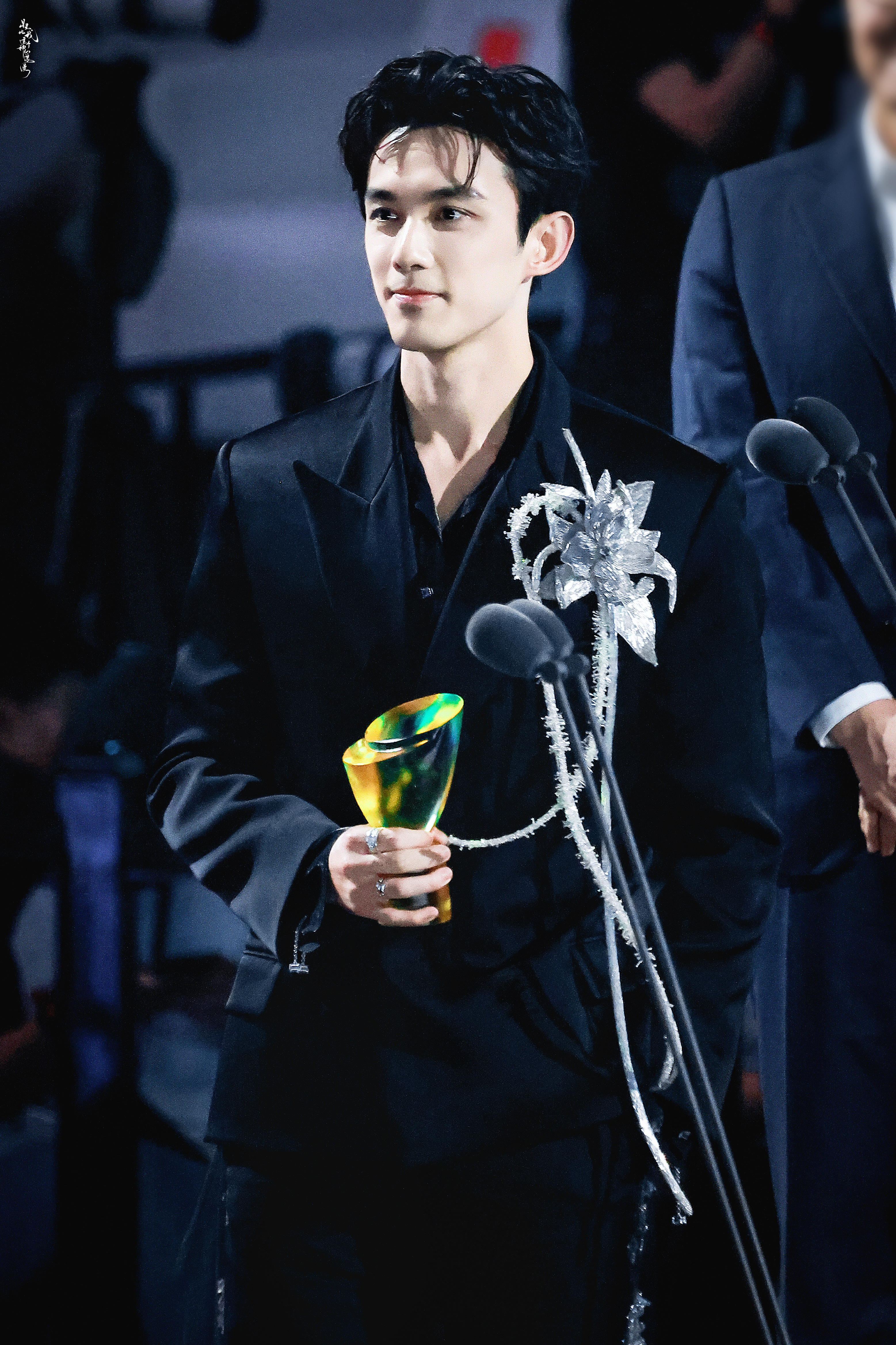 吴露可逃  “在现在写一首永不完结的未来诗”—𝟏𝟐𝟐𝟏 星光大赏 内场 