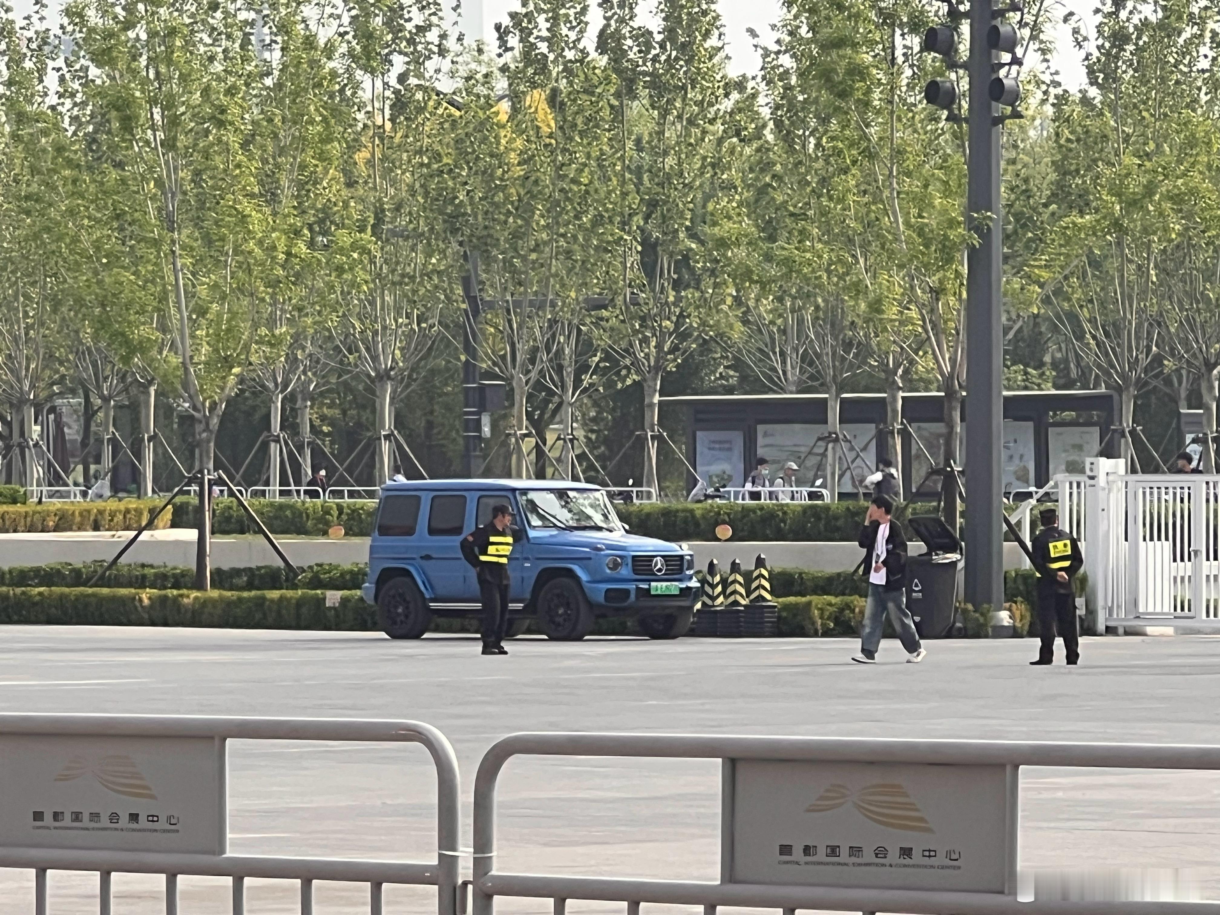 还没进场呢先看到了纯电奔驰G！老生常谈一下，还真有人买啊…… 北京·中国国际展览