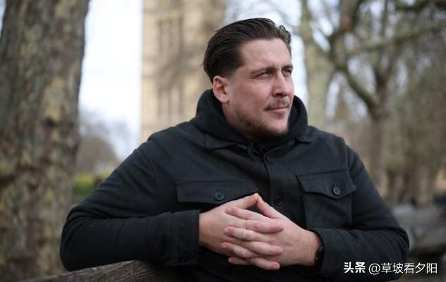 德黑兰连续第四天激战
伊朗最知名的埃文监狱突遭炸弹袭击
监区窗户破碎、天花板被击