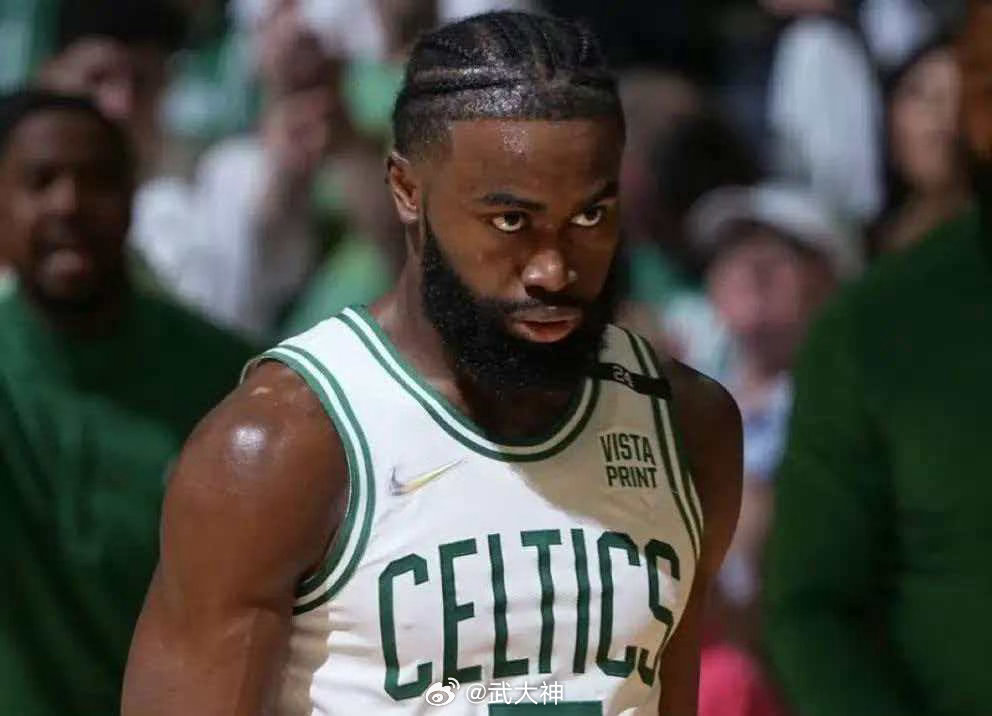 曝掘金与绿军进行交易谈判据NBA知名记者Chris Haynes报道，波士顿凯尔
