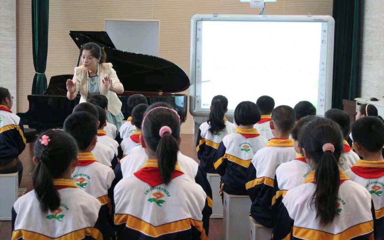 当然也不可否认，近些年来时不时地曝光出几个不讲师德、为师不尊的害群之马，这是绝对