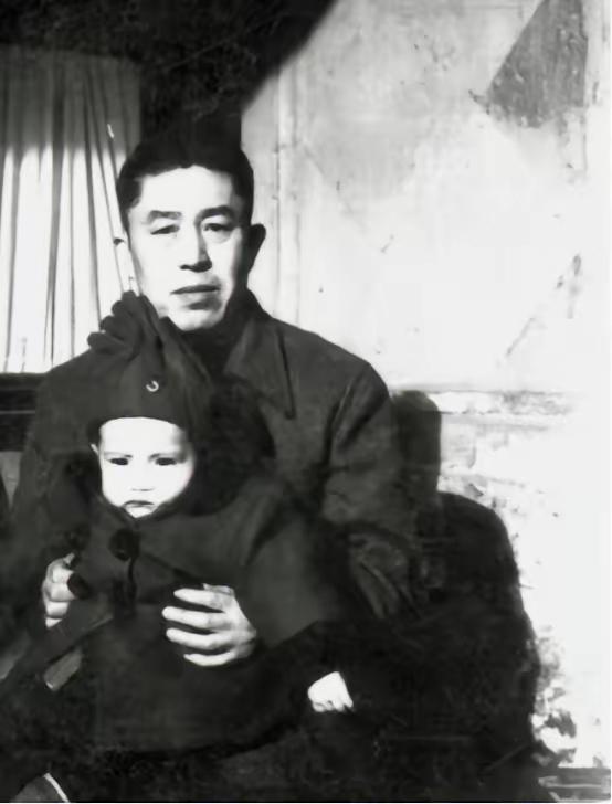 1952年6月，郑洞国被任命为水利部参事，欲举家北上，妻子陈碧莲却不愿从，理由是