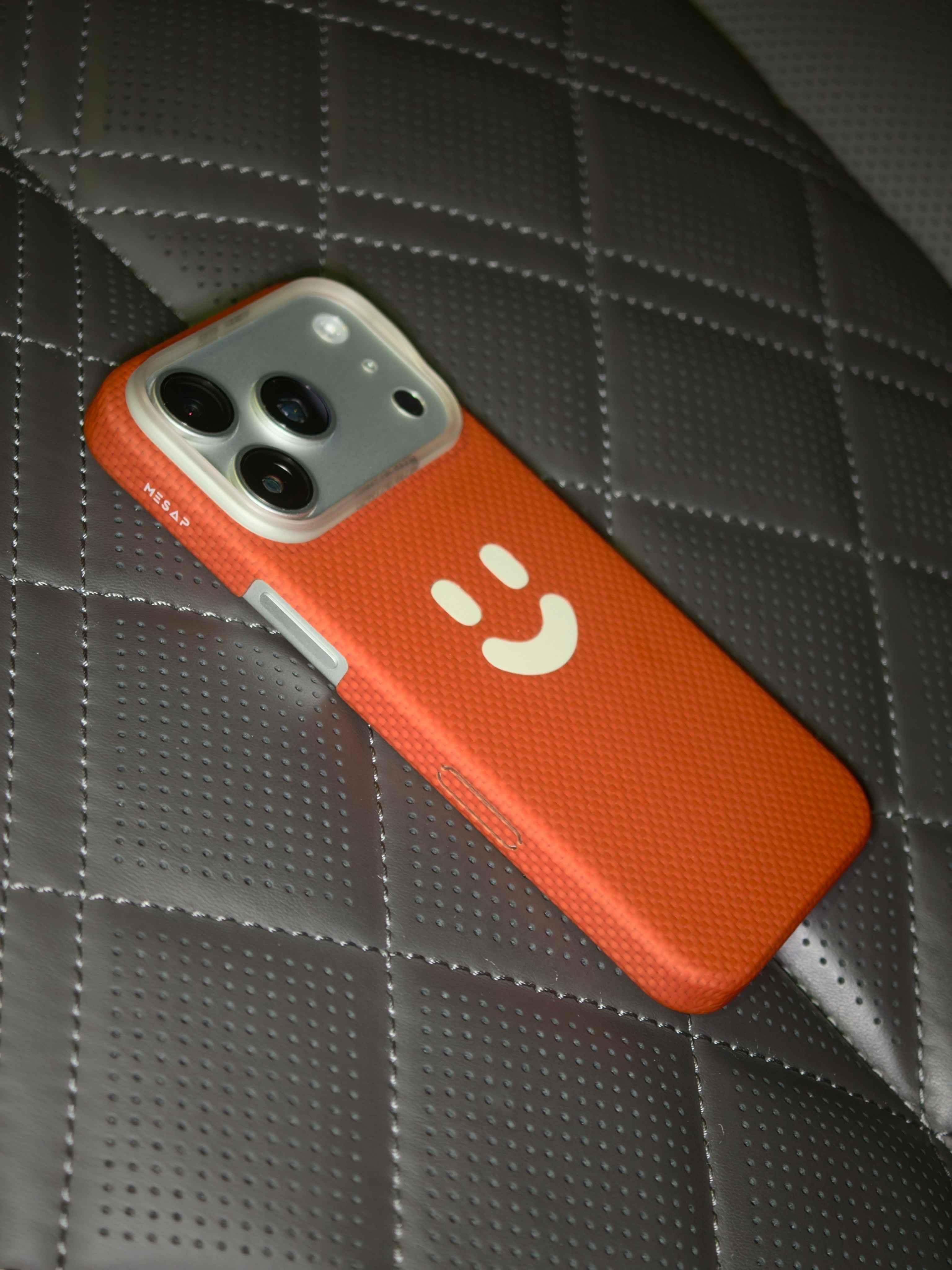 晚上好～起来买手机壳了这个橘色凯夫拉+镶嵌PPS笑脸瞄一眼都感觉阳光起来了老板?