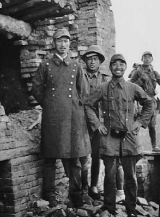 1927年11月13日，黄麻起义爆发。14岁的湖北少年周希汉参加了这次起义，还要