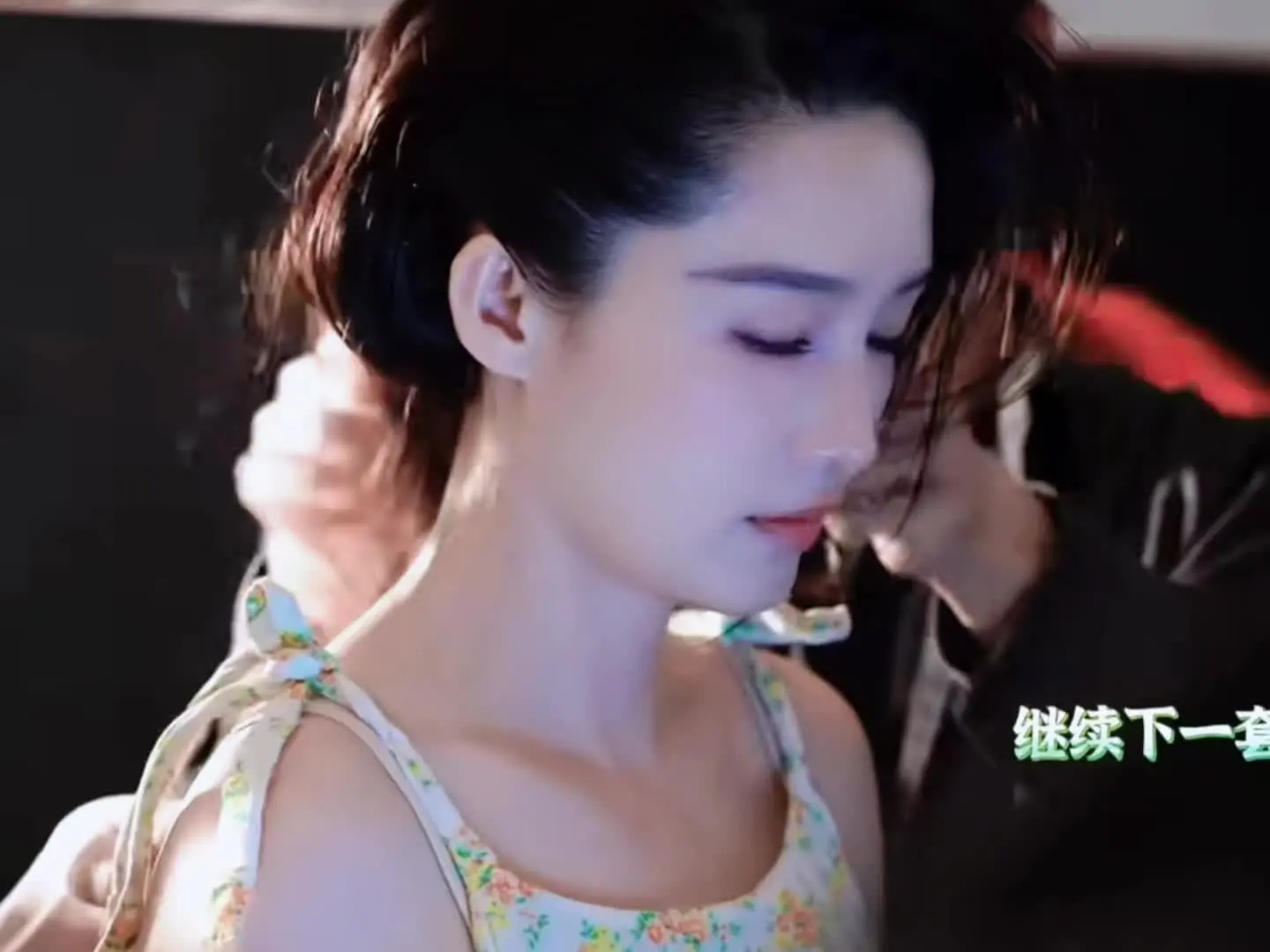 这张脸还是太权威了