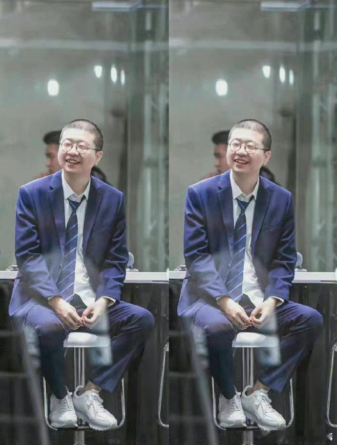 李诞好奇自媒体博主财务状态李诞真的太懂大家了，直接在评论区好奇博主的财务状态。毕