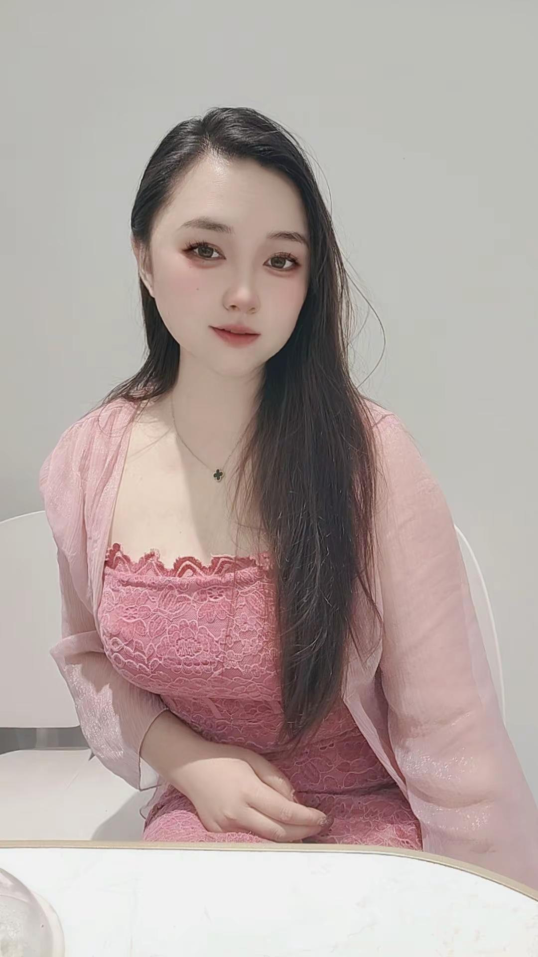 粉色温柔风 微胖女生也能美美的