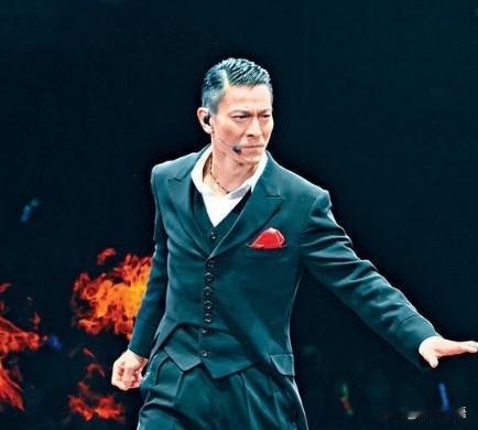 无意对比，只是探讨！

为什么港台的艺人的表演生命力这么强大？

你看像四大天王