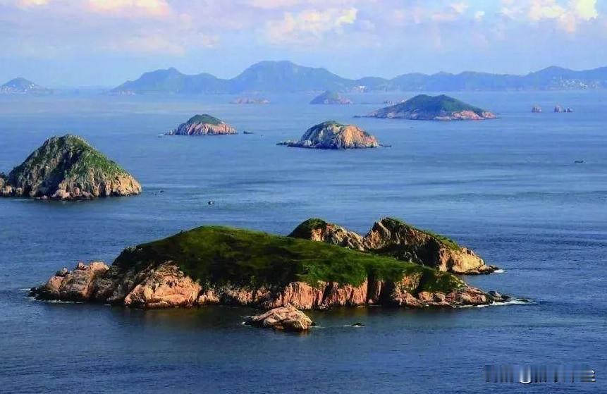 这不仅仅是爱国！
也反映了另一个现实：
就业与生活的压力并不美好！

生活的压力