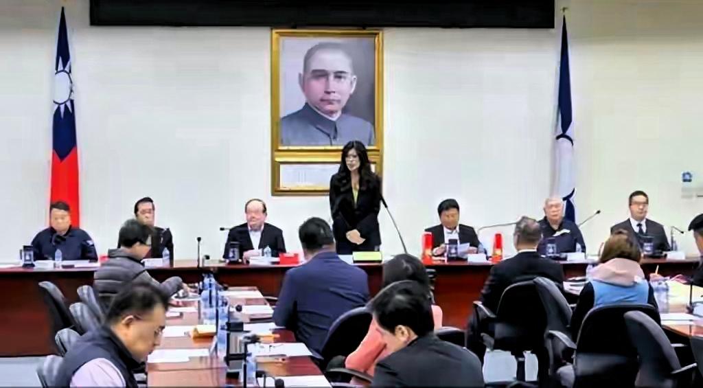 蓝营终于达成共识！从内斗到抱团，这几步走得太关键
 
最近台湾蓝营的戏码，看得人