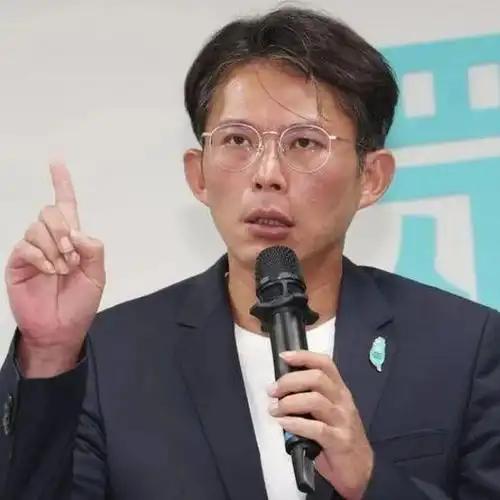 民众党主席黄国昌愿意访问大陆  民进党劝他三思

10月30日，黄国昌在媒体访谈