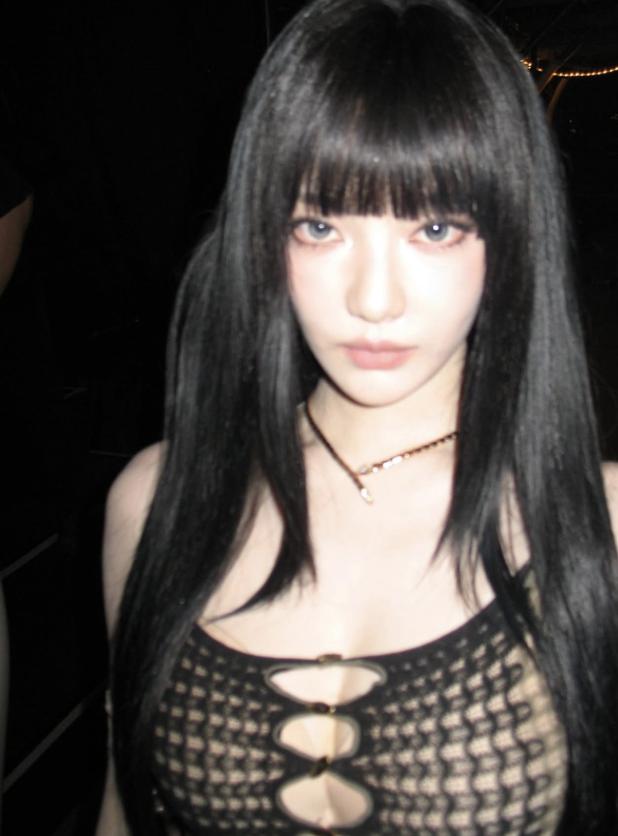 内娱寒冬生存太难！当红女爱豆宁艺卓频繁更新争议写真，亲自下场直面全网争议。
 