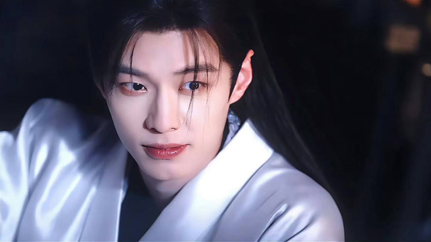 何与把萧华雍演透了自然松弛的表演最动人！没有浮夸演绎，没有刻意煽情，何与用最舒服