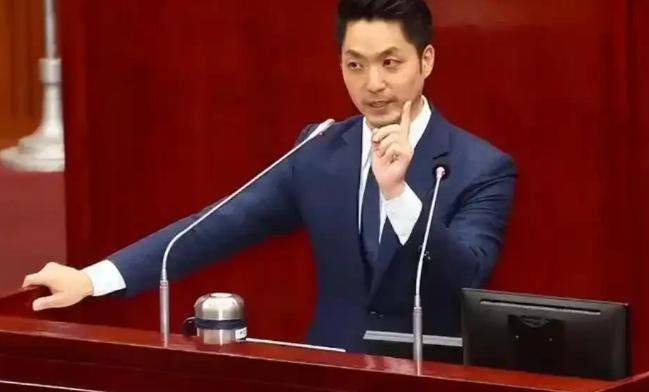 蒋万安开口了，为台湾海域被瓜分表态！ 很多人以为，台北市长终于站出来，这是一次迟