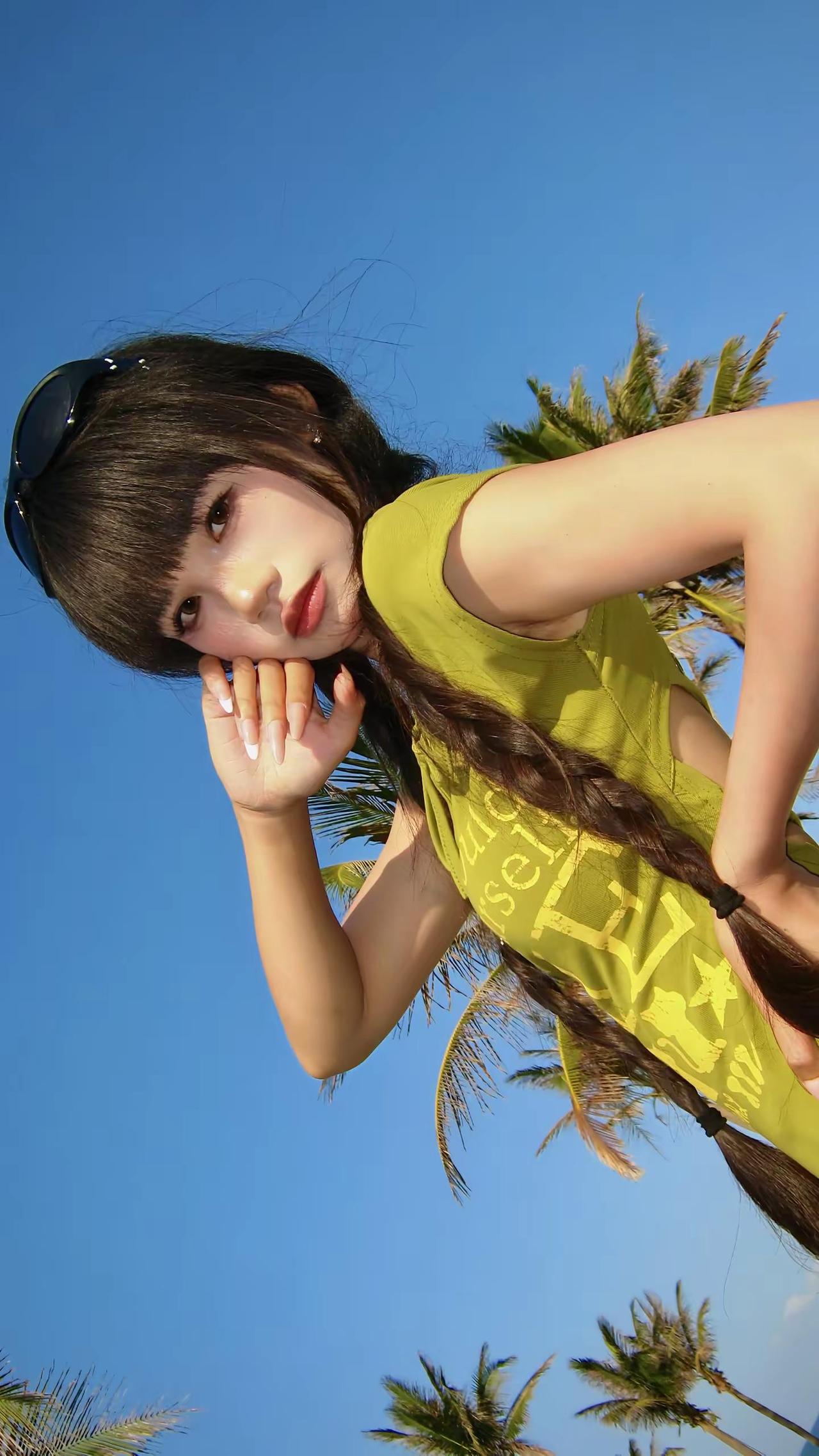 从房子走出去 站在春天中间