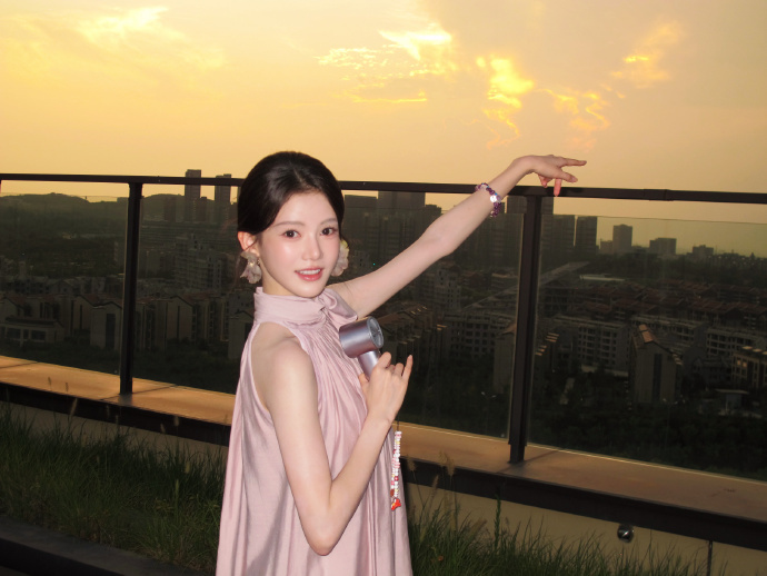 孙珍妮特别出演师兄太稳健孙珍妮师兄太稳健特别出演 这个选角我还挺吃的，孙珍妮长相