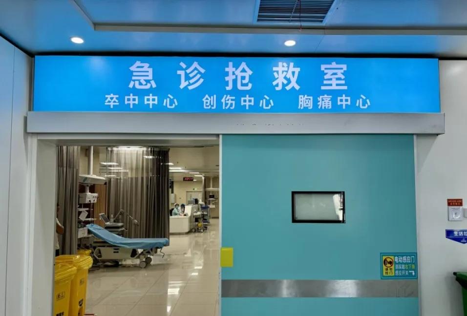 什么叫死要面子活受罪:

一个女生半夜摔伤了屁股，被送到医院急珍室，值班男医生要