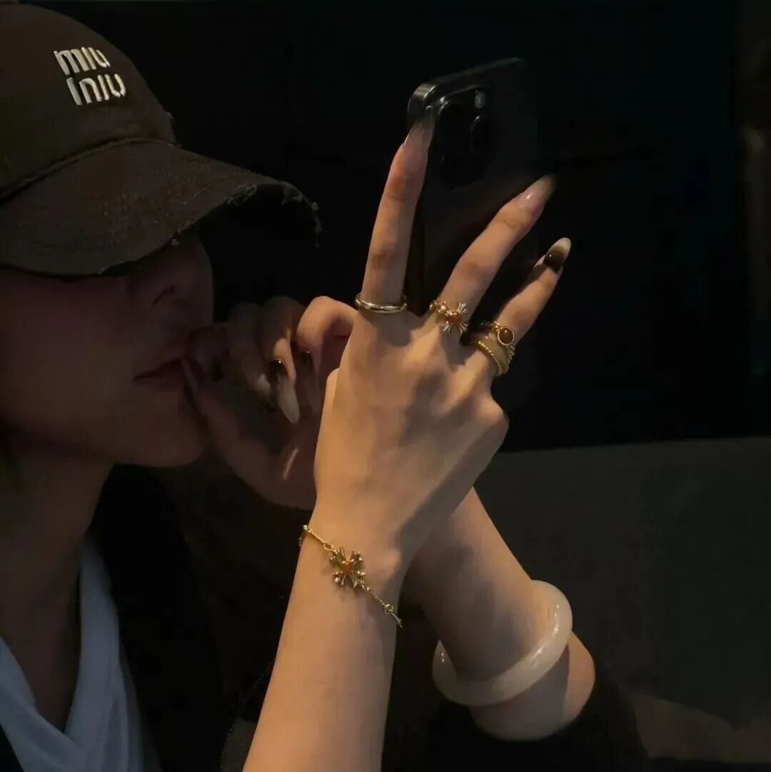 你现在从酒店出来跟我回家，我就当这事情没发生过，我还是会好好爱你。 