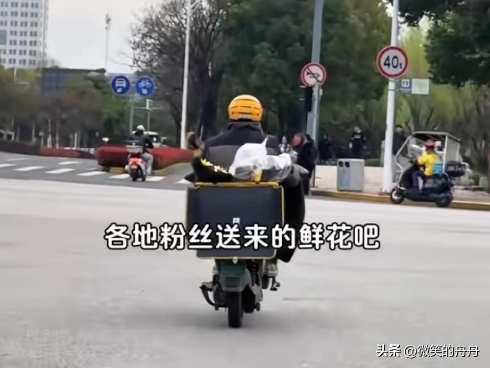 张雪峰值了，人活一世到了图什么！我就一俗人，打心眼里佩服张老师！真正底层百姓自发