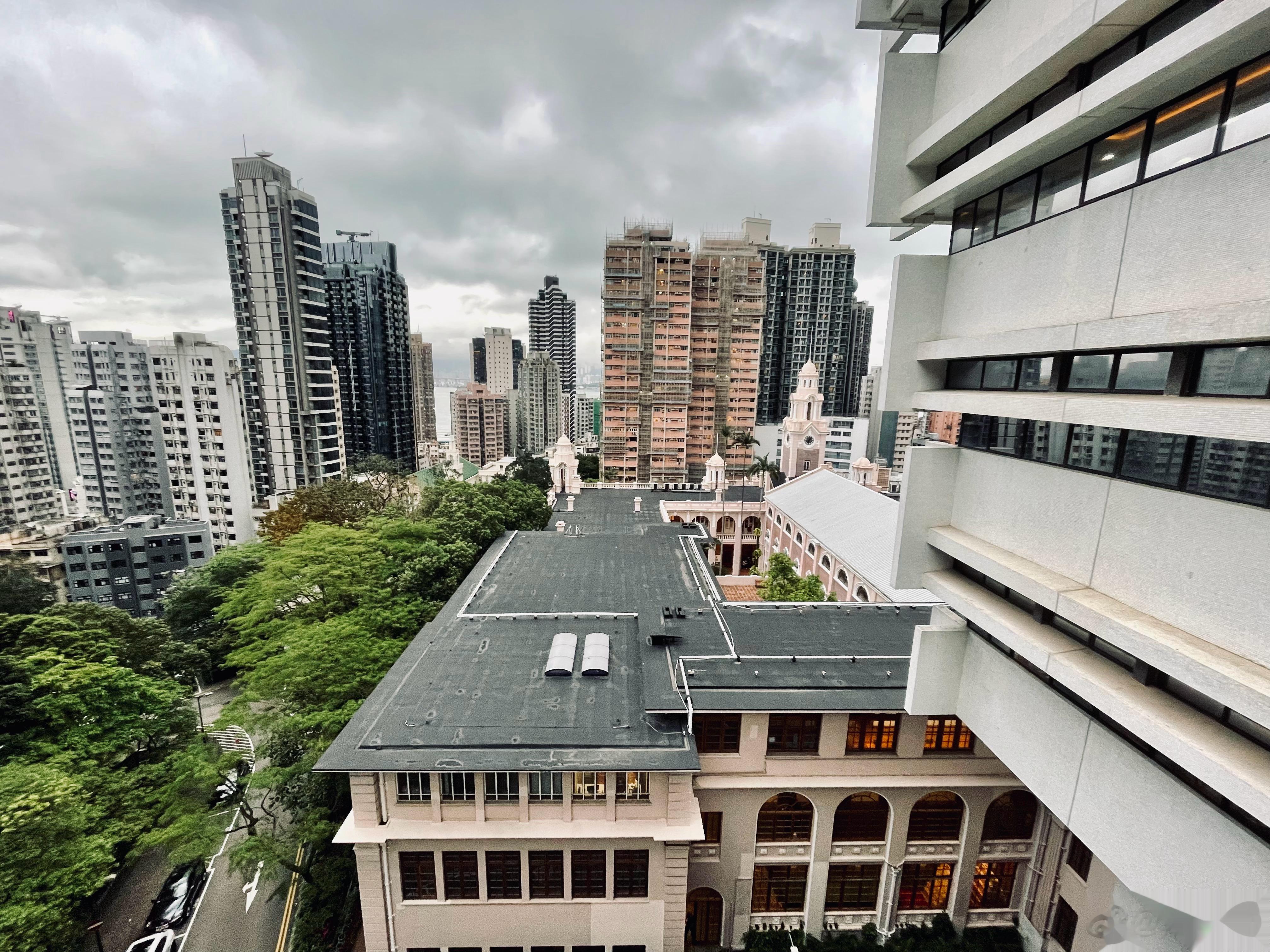 第二个学期都快结束了才知道后面这个教堂似的楼才是本部大楼。。。  ​​​