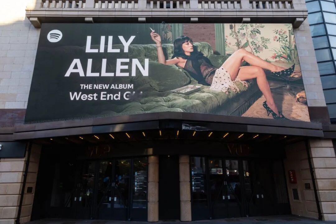 Lily Allen暌违七年携新专《West End Girl》回归，近日在美国