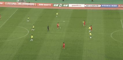 u16国足vs澳大利亚u16 梁仕宇禁区内打门被扑，万项补射破门，中国U16扳平