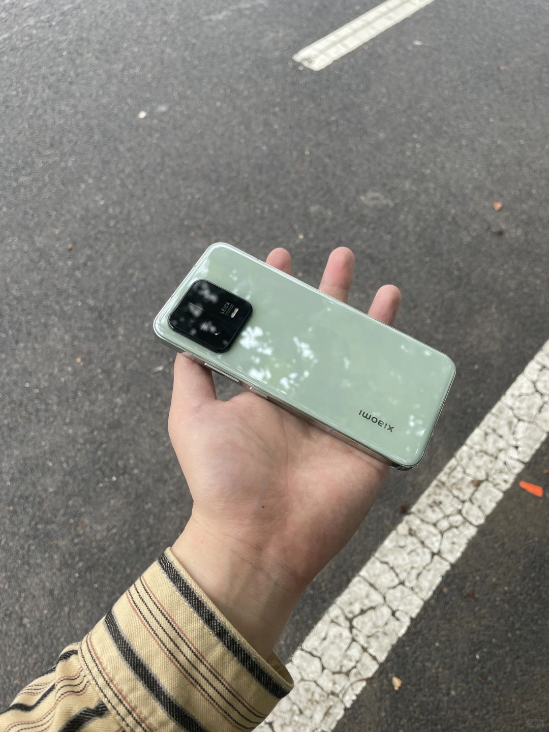 后悔入手了512GB的小米13的旷野绿
这个橙色版本的小米13是真的好看，雷总挺...
