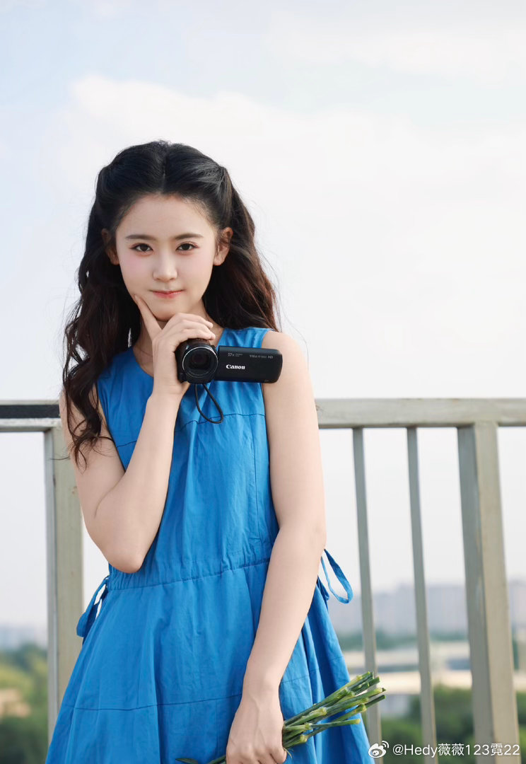翟一莹这女孩子👧🏻怎么(●v●)❓越看越乖了，好喜欢看她的短剧啊！每天都在刷