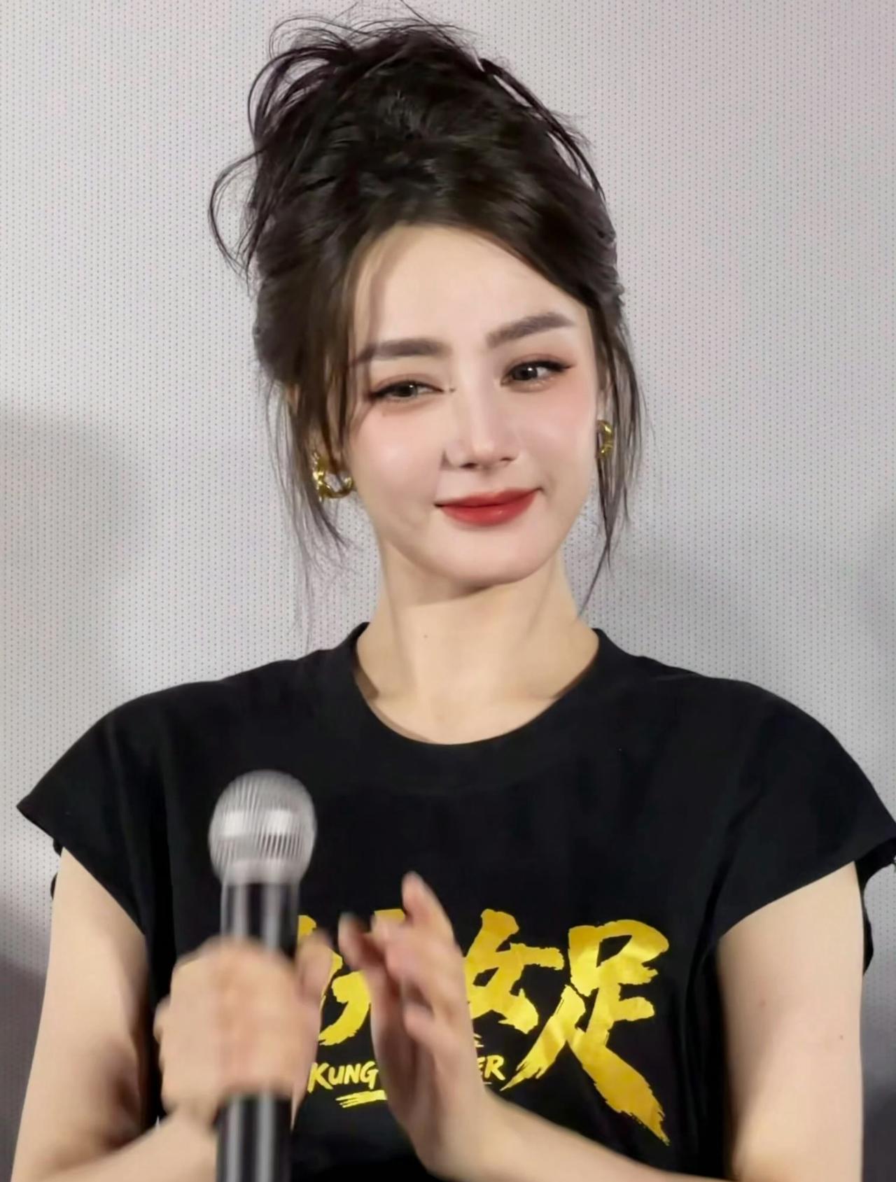 迪丽热巴美得[呲牙] ​​​