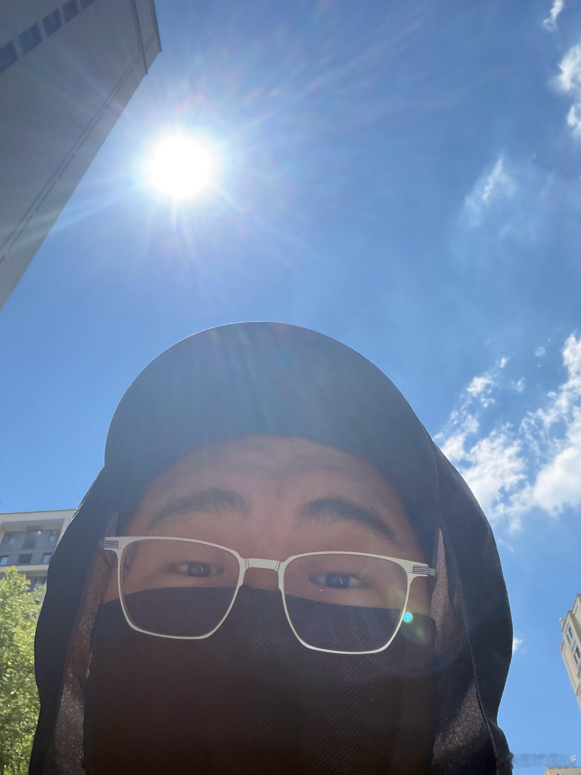 太阳太毒了济南现在又闷又热又湿，简直就是能够蒸熟所有人类的大蒸笼 济南
