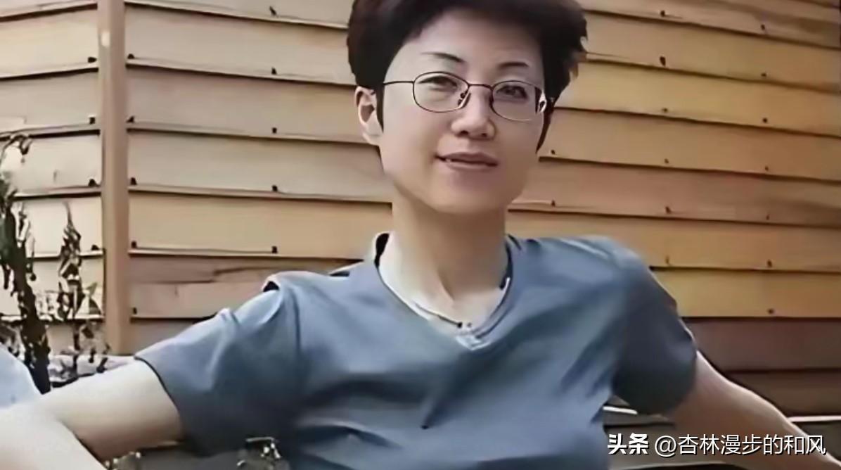 警钟！她持美国绿卡带着丈夫和5岁儿子回国探亲，返程在北京首都机场准备离境时，被国