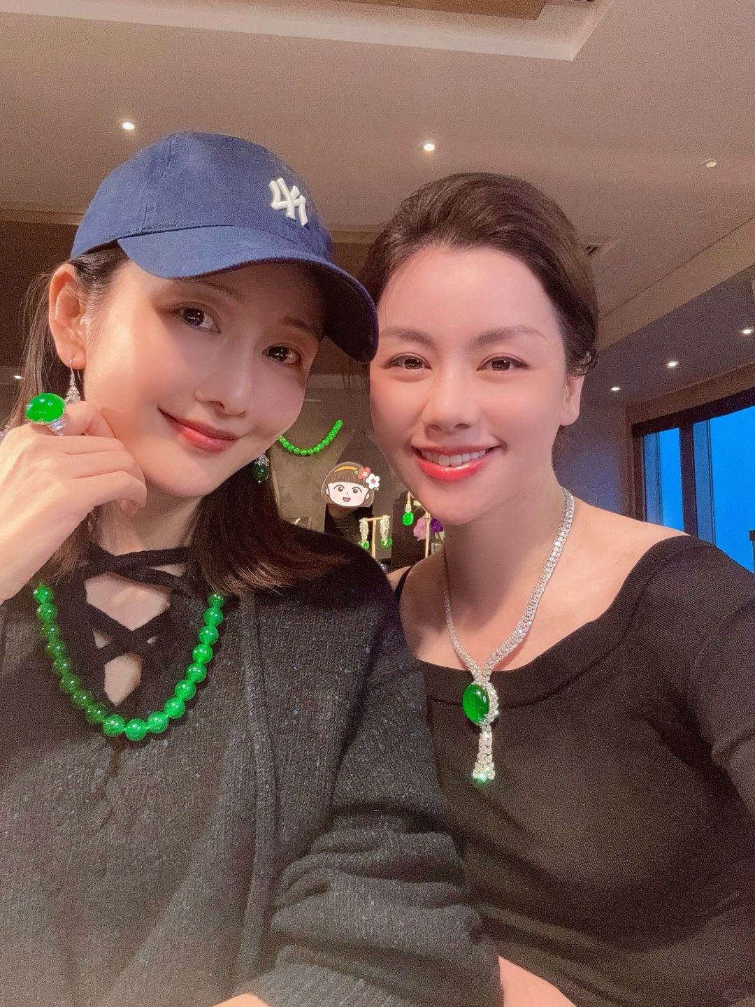 王鸥大美女，昨天去逛珠宝展～