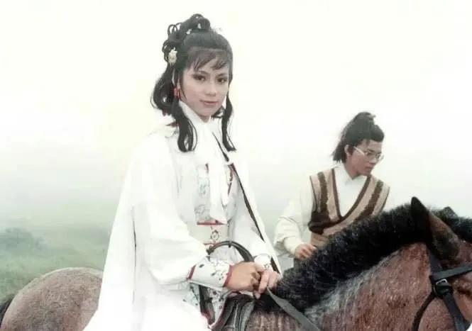 ·这是1983年，香港拍摄《射雕英雄传》时，留下的一张罕见剧照，翁美玲饰演的蓉儿