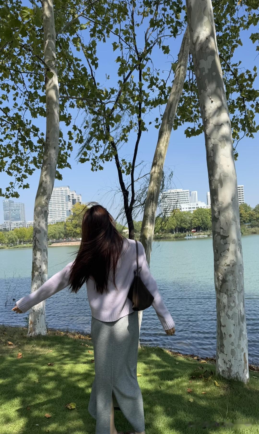 近日，河南一位32岁的已婚女士很是苦恼。

婚后，她老公很抠搜，她节假日给几百元