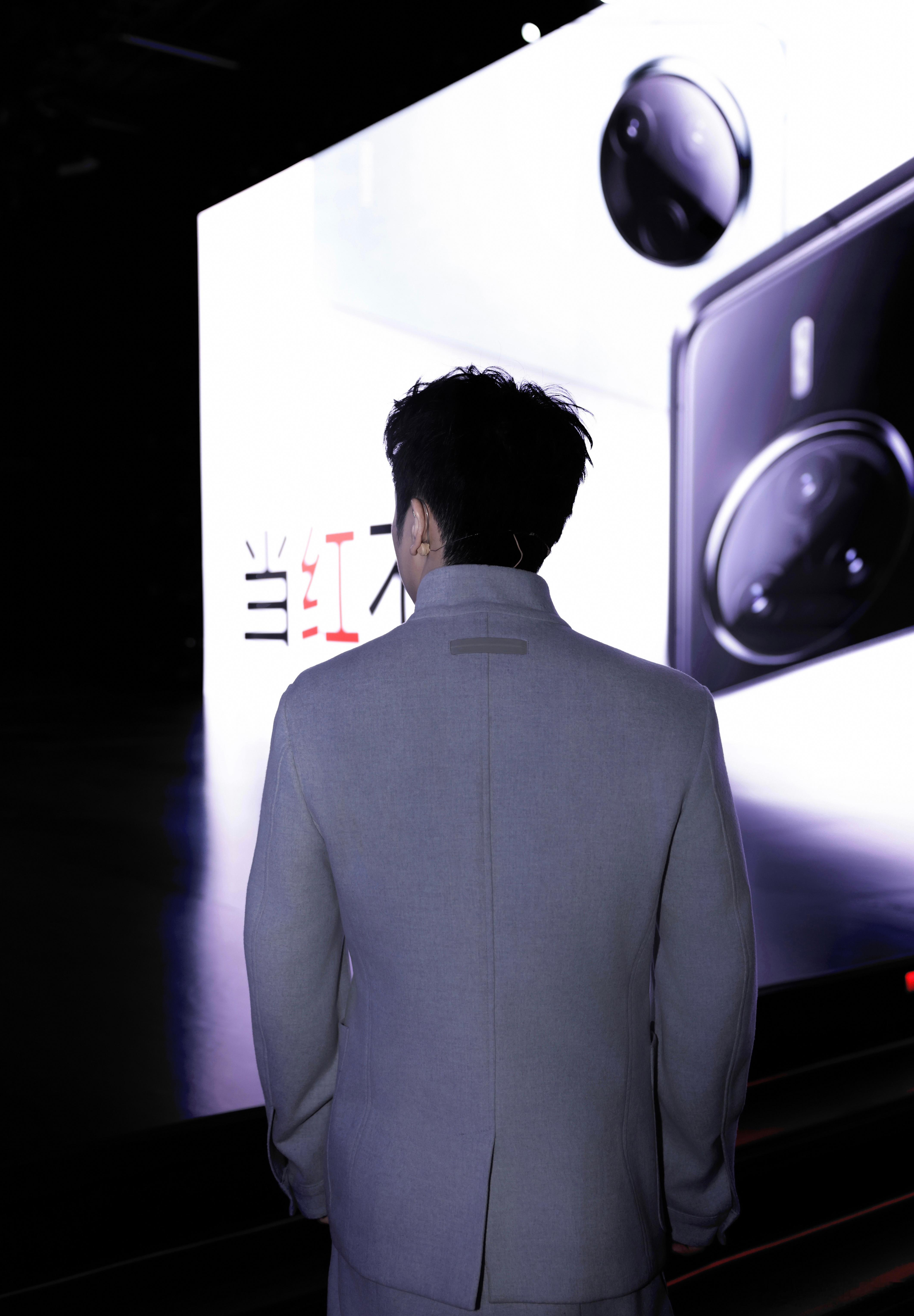 樊振东现身K80发布会 这次REDMI K80 Pro 配备了骁龙8 至尊版+游