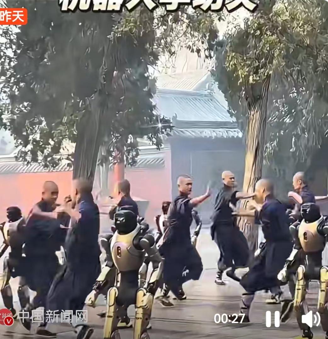 近日，一段发生在千年古刹少林寺的视频，让无数网友直呼“次元壁破了”。视频中，并不