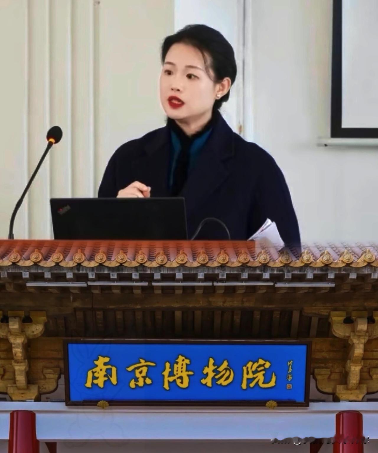 跨界故事好看，对吧？
理科生转身艺术圈，速度快不快，三个月见分晓？

先把人设摆