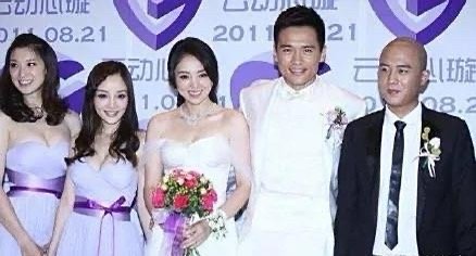 堪称娱乐圈中的最美伴娘团：当年董璇高云翔结婚的伴娘伴郎是李小璐贾乃亮这对，俩人手