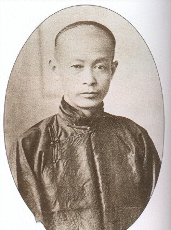 清朝海军总司令萨镇冰，得知志愿军攻克汉城，感动得热泪盈眶，对祖国充满无限自豪
1