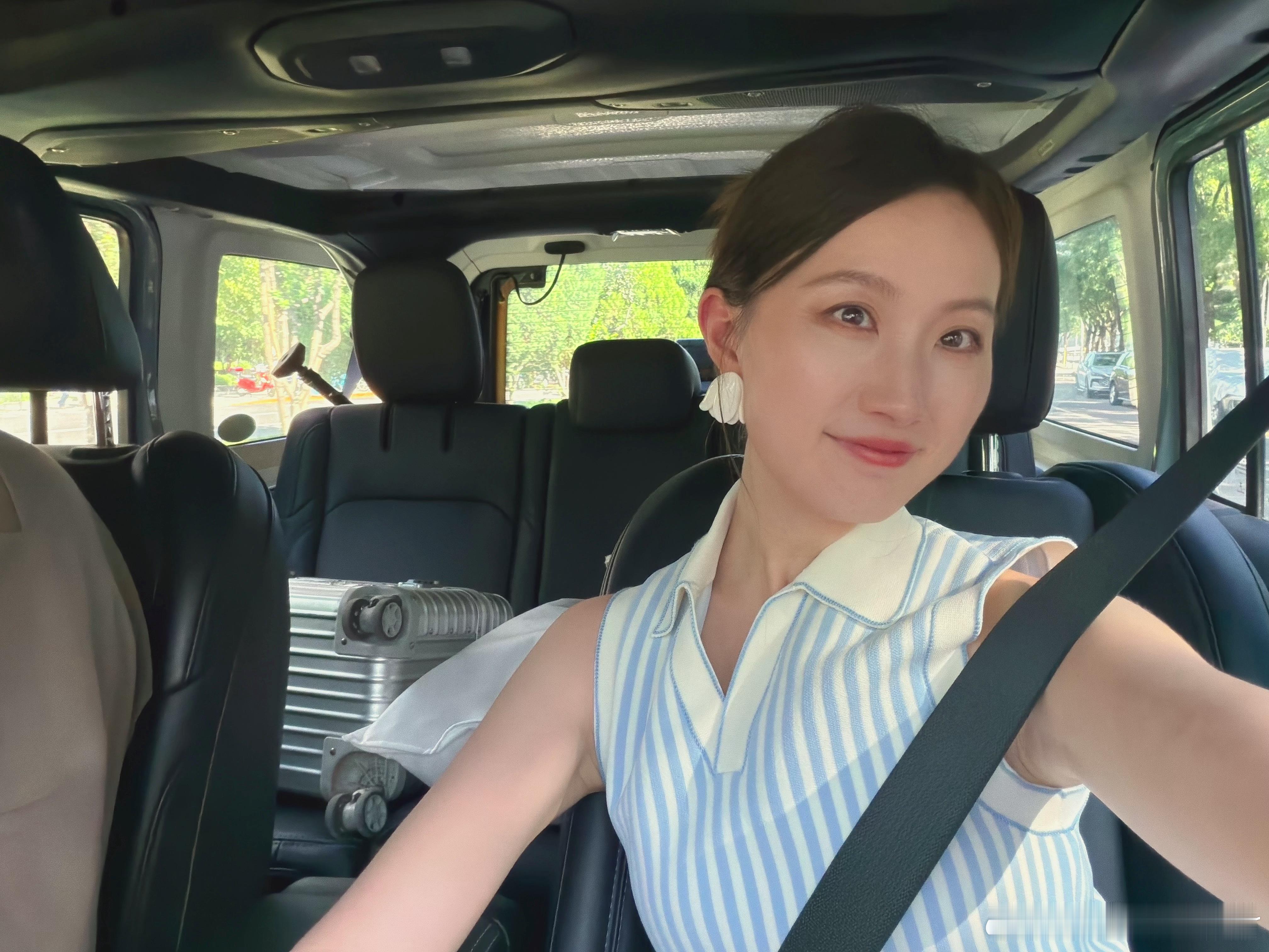 为什么现在这么流行耳夹式耳机我感觉它火起来最大的原因，不一定是音质，而是终于不用
