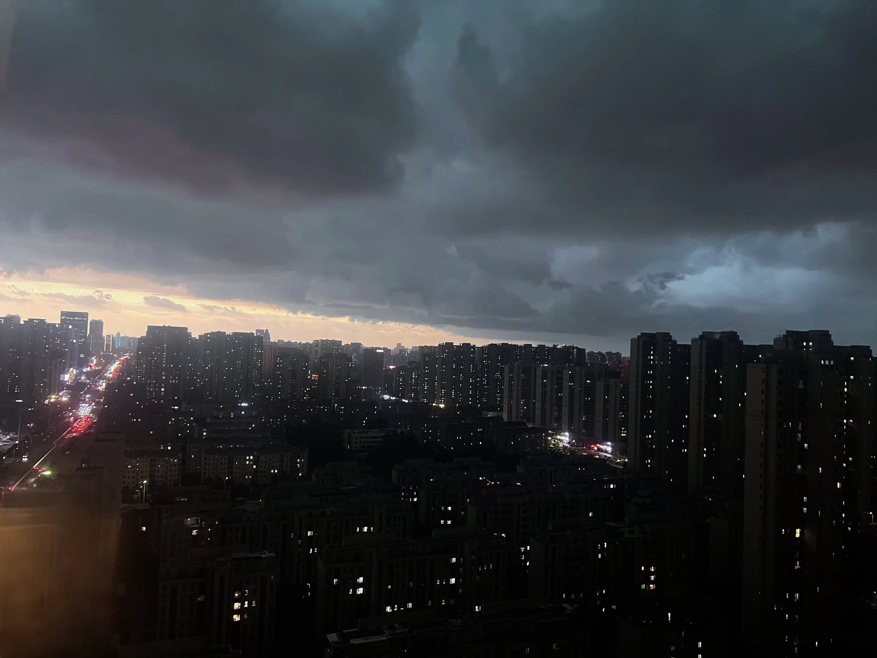 黑云压城