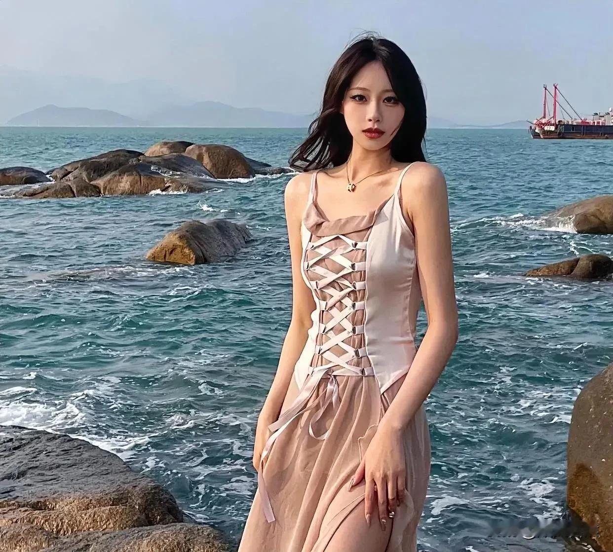 海边打卡！温柔粉裙子的绝美瞬间🌊💕