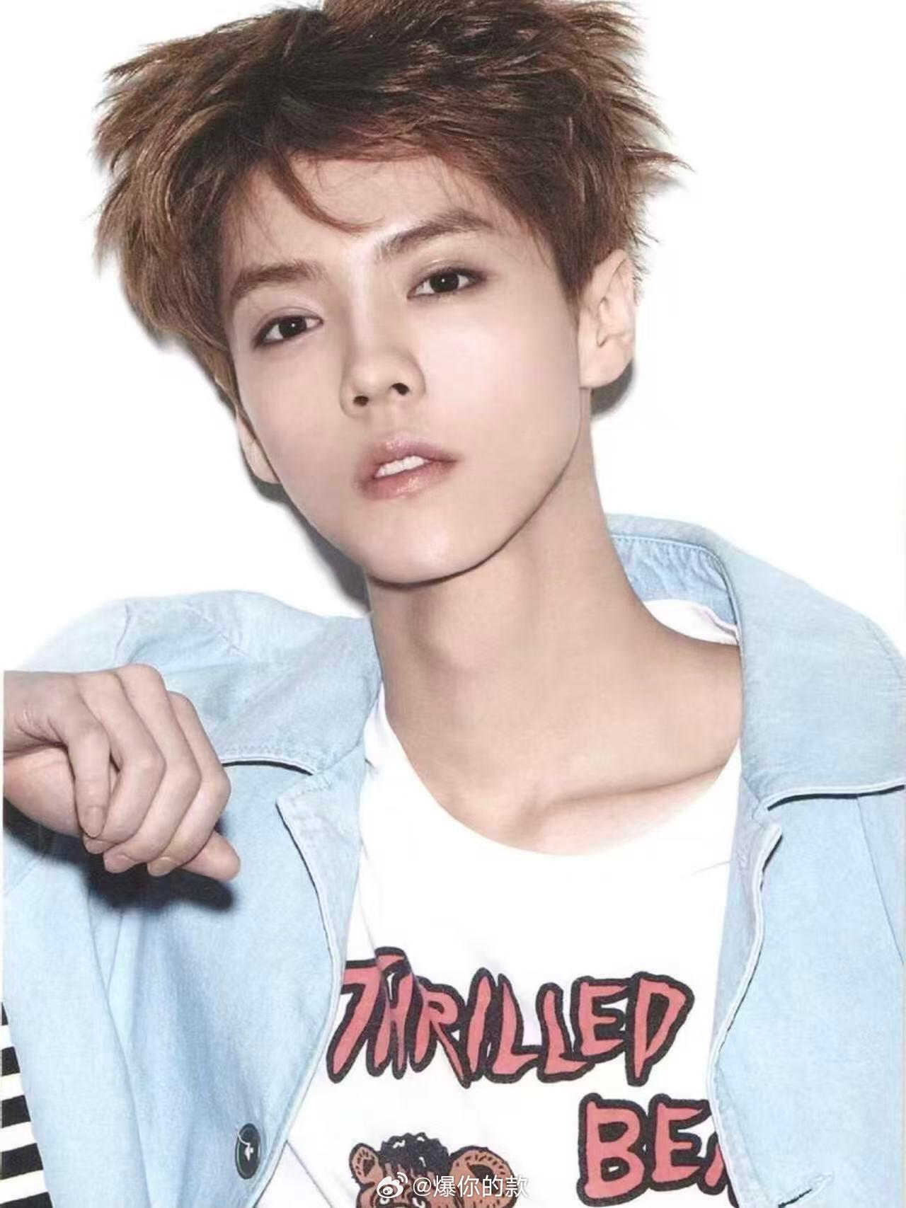 状态如何❓感觉这大双好萌这组妆造直接梦回当年❗️❗️鹿晗的眼睛真的好亮 眉眼太好