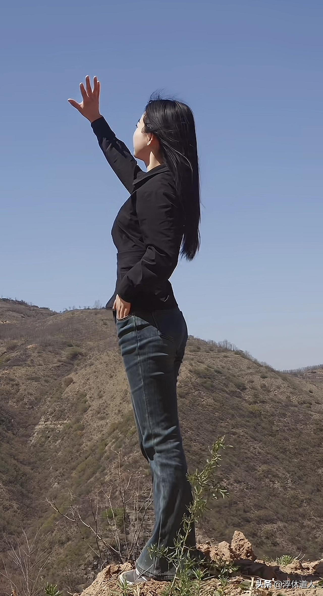 这些年来你既无出世的能耐，又无入世的精明。

你笨拙地周旋于人情世故间，应付着一