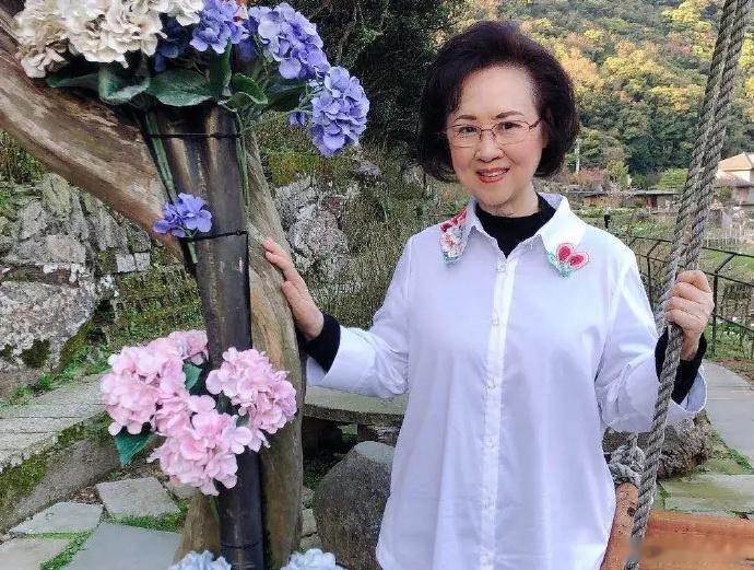 平鑫涛儿子发声  平鑫涛儿子回应琼瑶去世  据台媒，琼瑶去世后，丈夫平鑫涛的子女