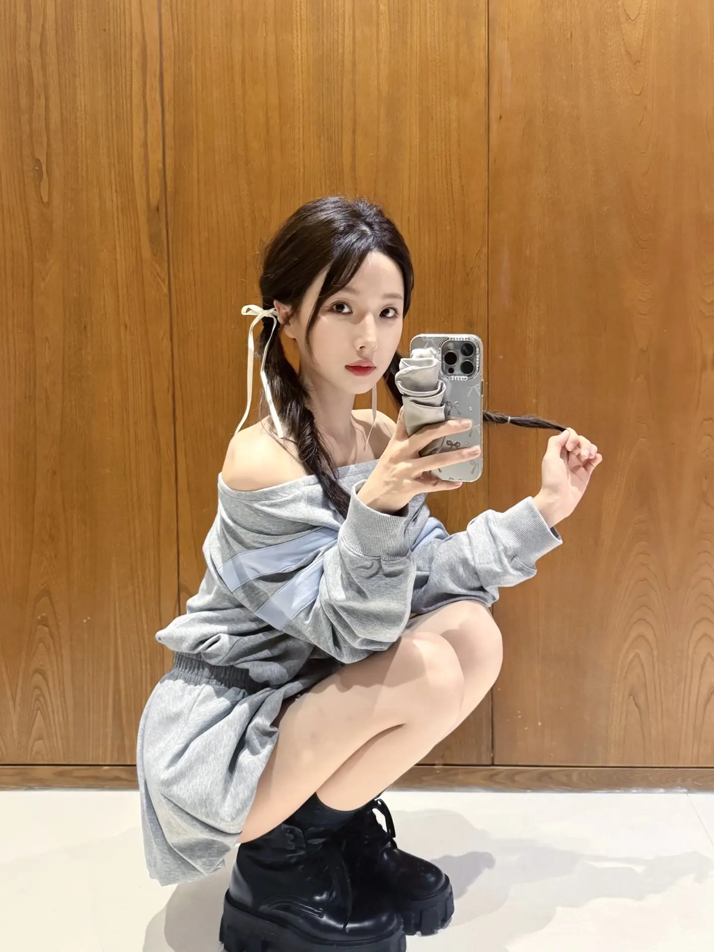 “祝她永远明媚 祝她所向披靡 天蝎座女孩生日快乐”