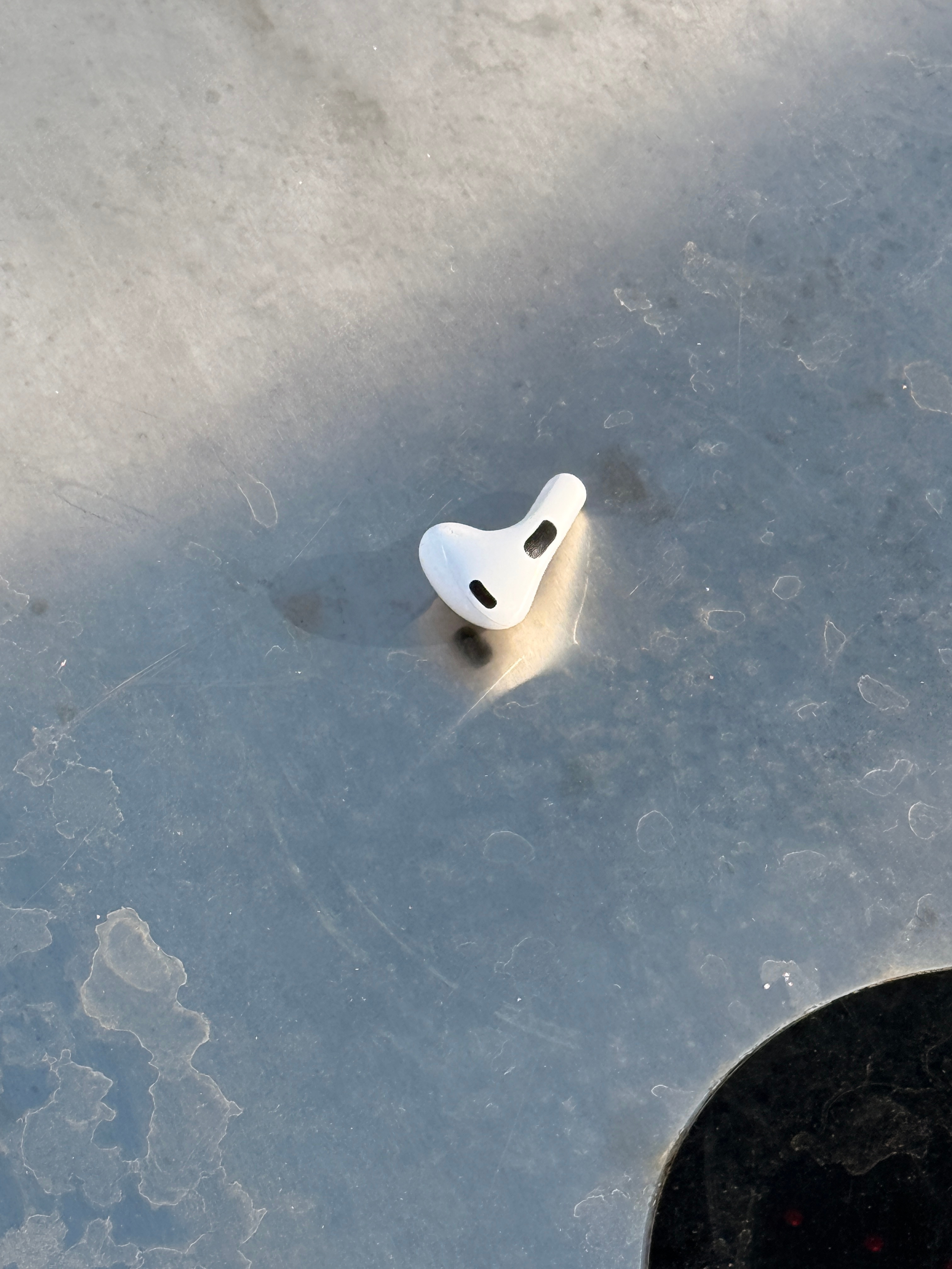 捡到一只AirPods直接放到入口这人还怪好的吧