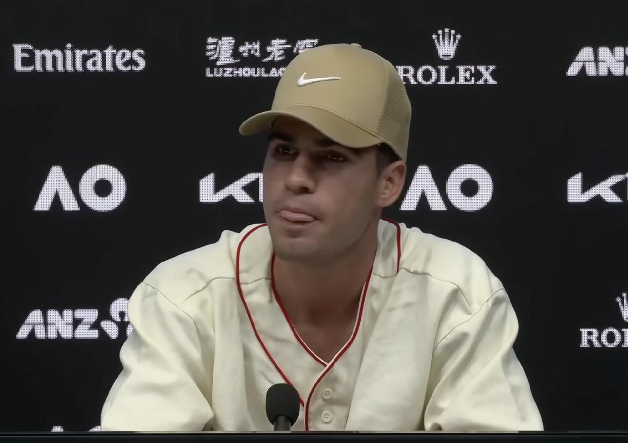 阿卡在澳网赛前发布会首次公开回应与费雷罗的分手——“我今年的团队和去年基本一样，