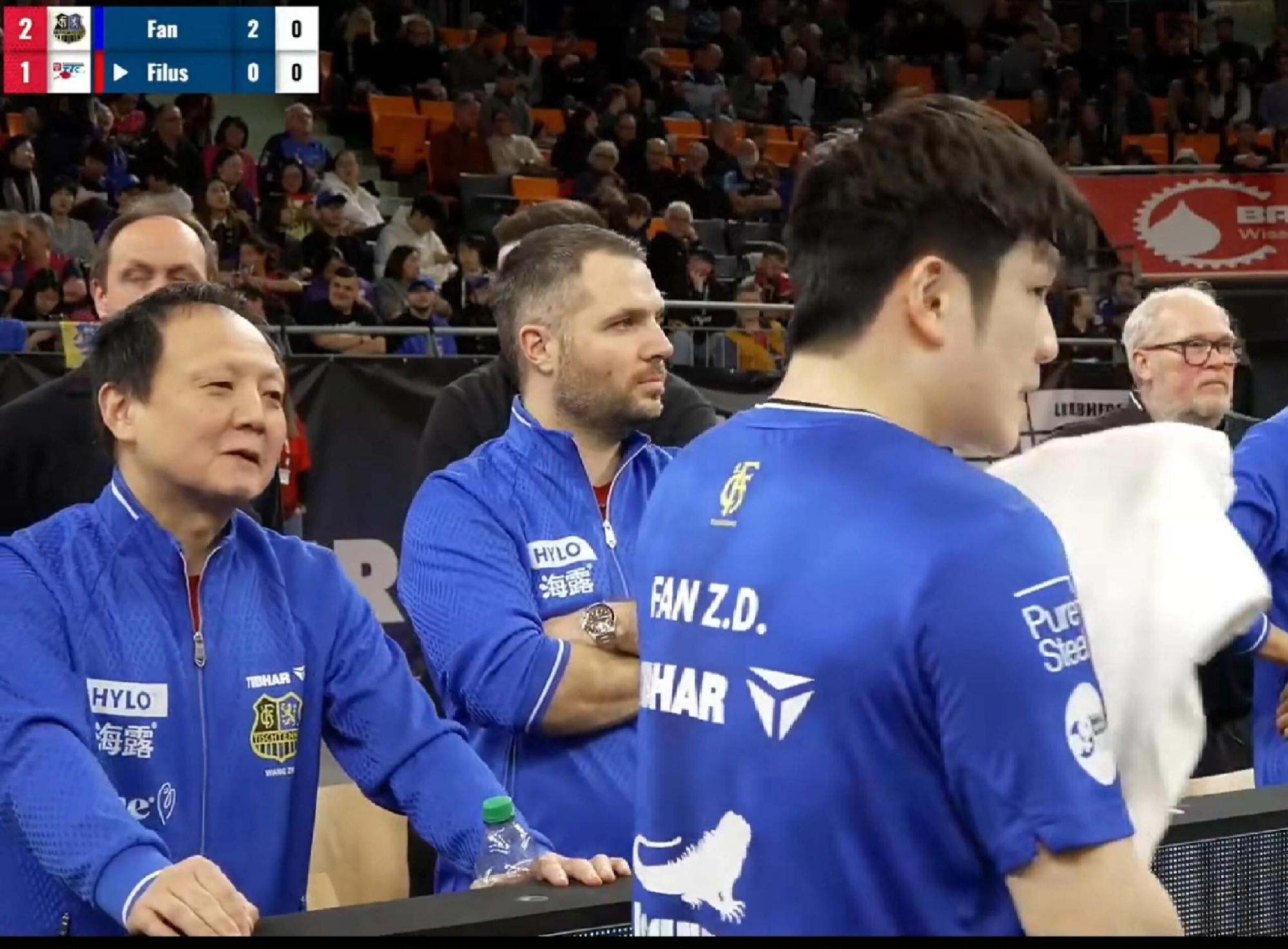 教练这个表情真给我笑死了 我？指导樊振东？ 